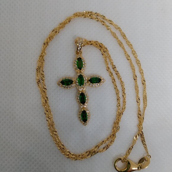 Beautiful Russian chrome diopside cross - Picture 1 of 6